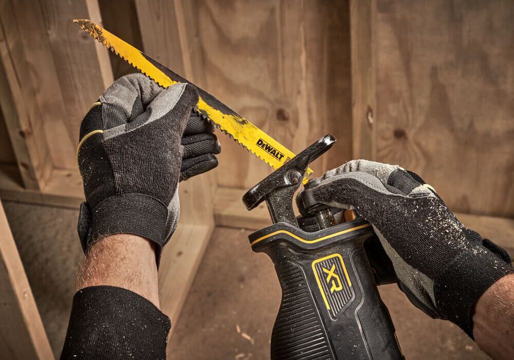 Пила шабельна акумуляторна DeWALT DCS382NT - Зображення 5